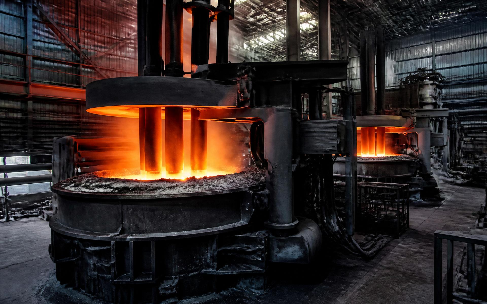 Silicon smelting plant with electric arc furnaces